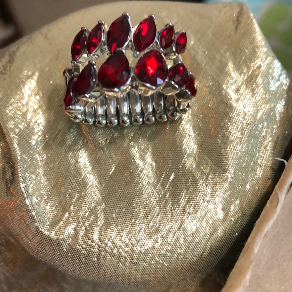 Red silver stretch ring